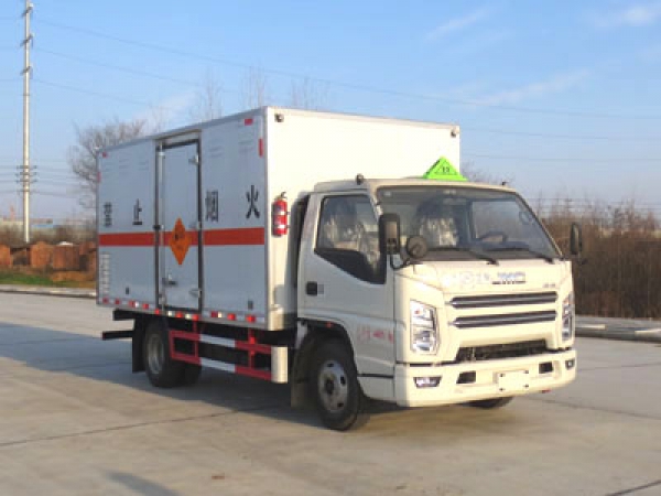 江鈴寬體易燃液體廂式運輸車(藍牌國六)