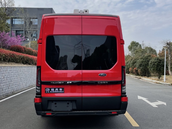 福特T8兩驅(qū)運(yùn)兵車|15-17座運(yùn)兵車